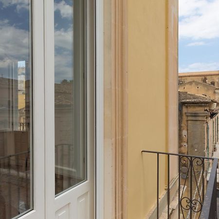 Al Corso Apartments Noto Exterior photo