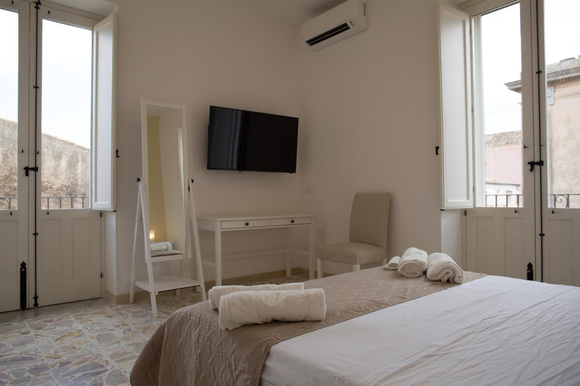 Al Corso Apartments Noto Exterior photo