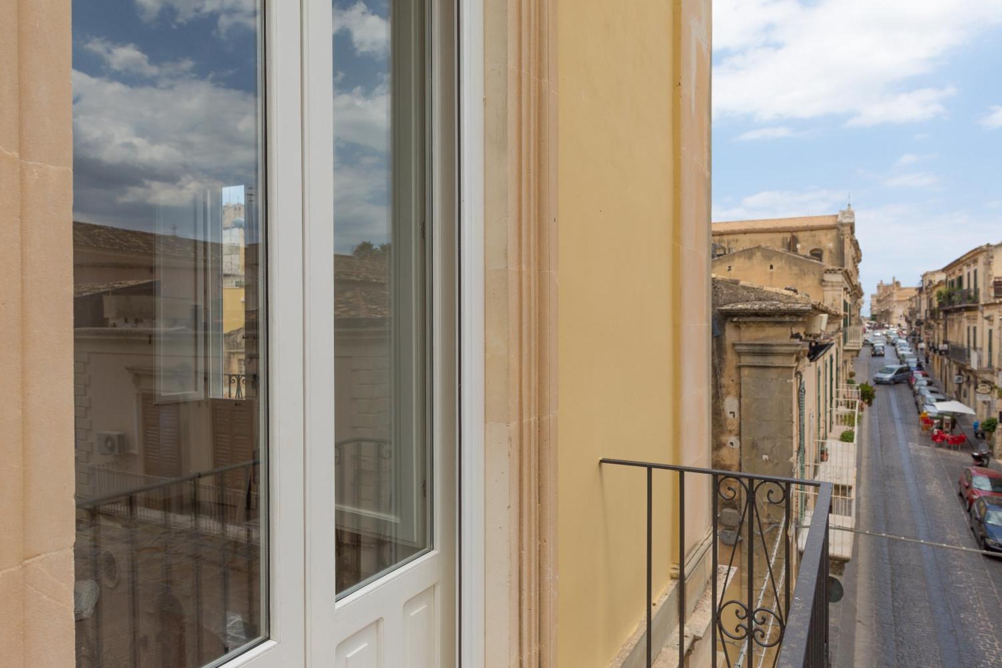Al Corso Apartments Noto Exterior photo