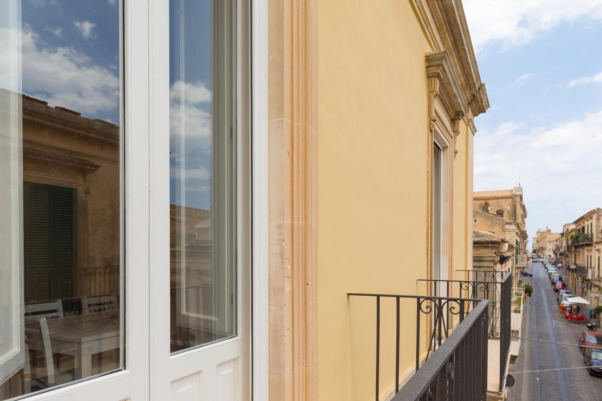 Al Corso Apartments Noto Exterior photo