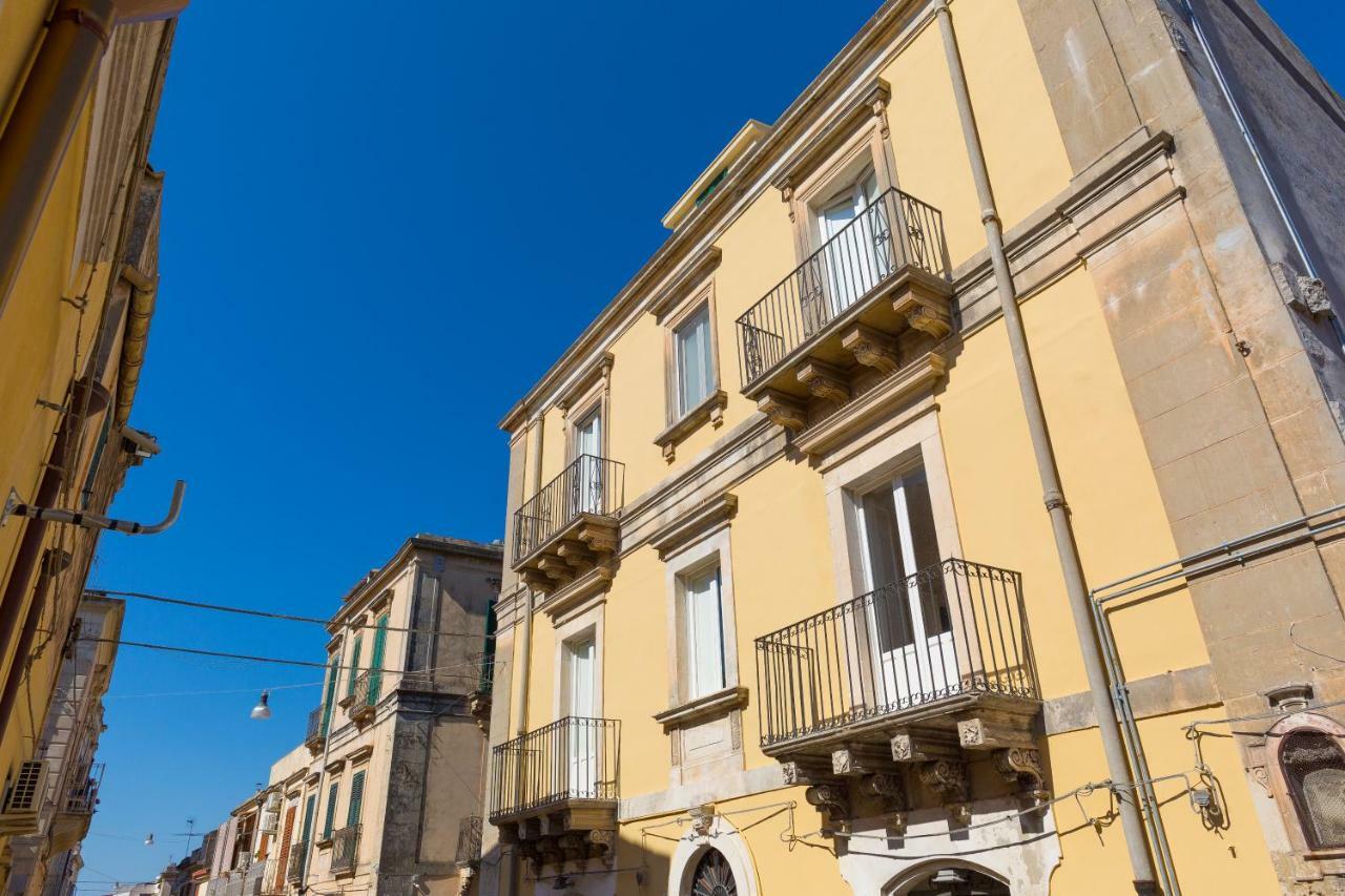 Al Corso Apartments Noto Exterior photo